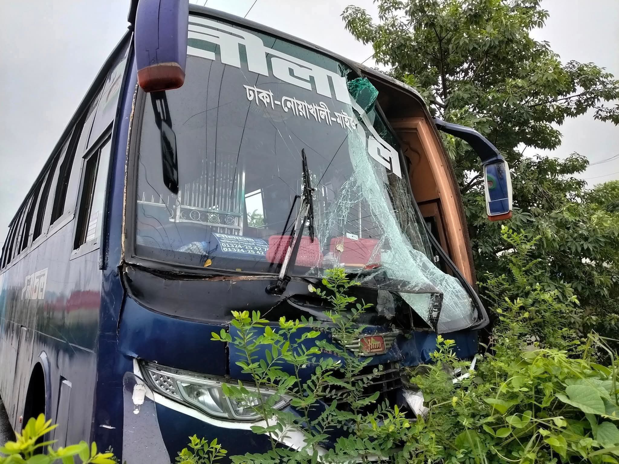 ঢাকায় সমাবেশে আসার পথে শিক্ষকদের বাস দুর্ঘটনায়, আহত ৩